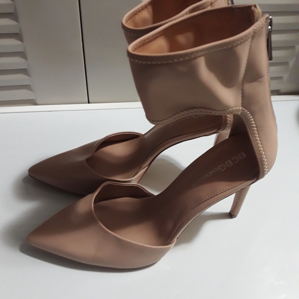 BCBG ENERATION heels size 7.
